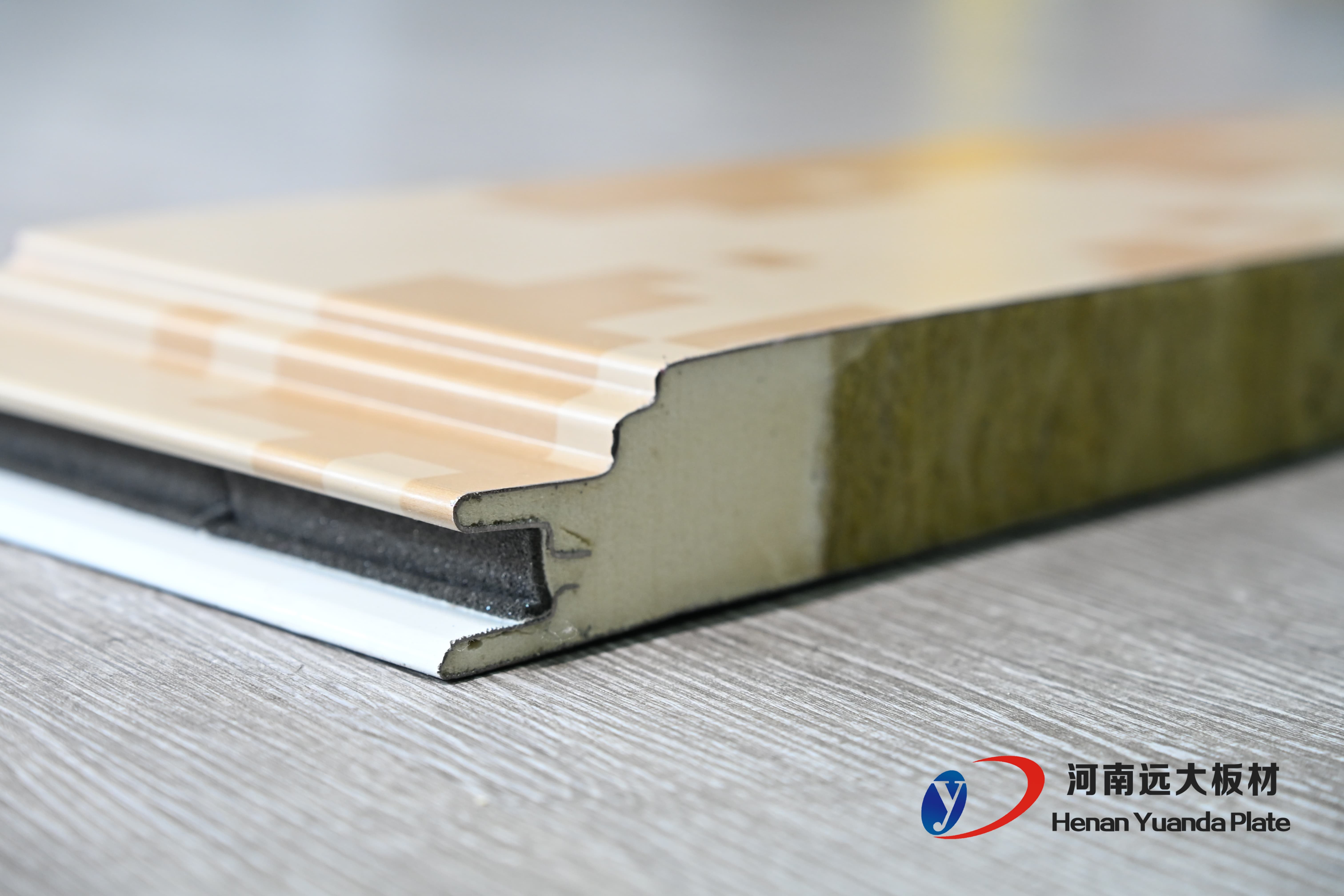 解決傳統(tǒng)巖棉板痛點(diǎn)！河南遠(yuǎn)大聚氨酯封邊巖棉板為建筑外墻注入“強(qiáng)心劑”(圖1)